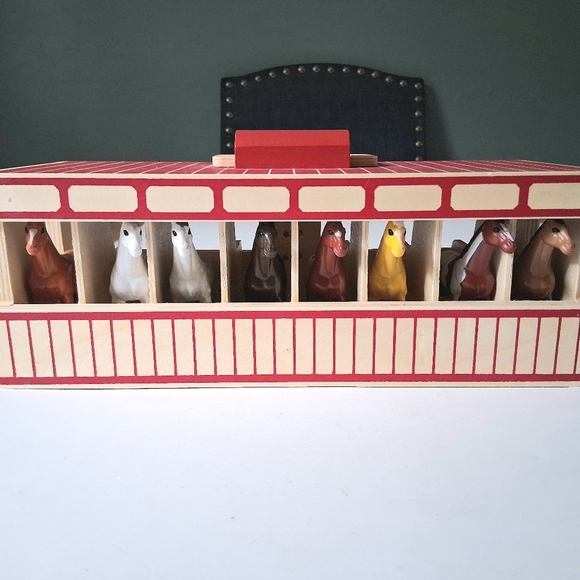Melissa & Doug Take Along Show Horse Stable Play Set - 3744 Toy horse Figurines - Picture 10 of 16
